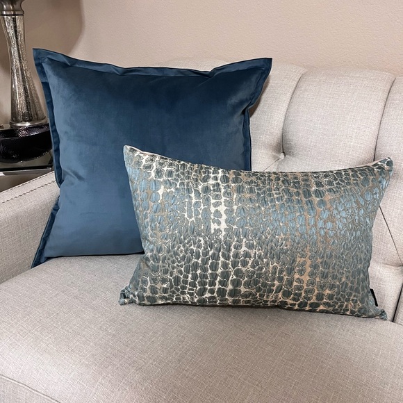 1-TGH TESSITURA ITALIAN VELVET
DECORATIVE PILLOW (Read description for details) - Picture 4 of 16